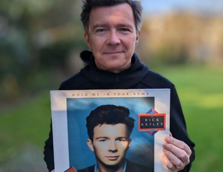 Ti ricordi Rick Astley? Per lui il tempo non è passato 