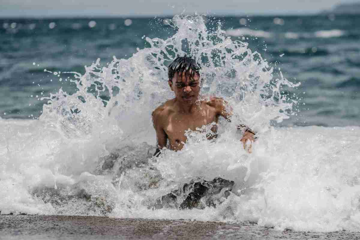 si può fare il bagno al mare dopo mangiato? Ecco la verità