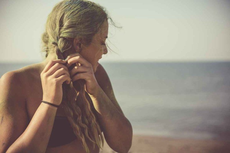 Curare i capelli al mare e in spiaggia