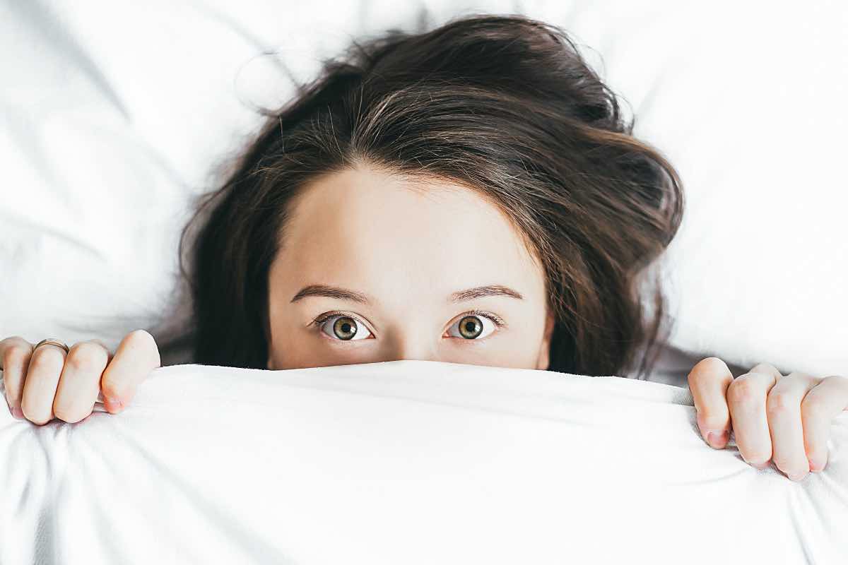 I rischi legati al dormire con la biancheria intima addosso