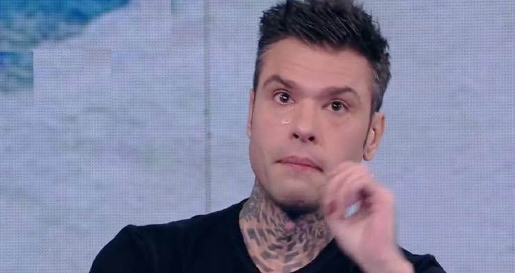 Fedez in lacrime