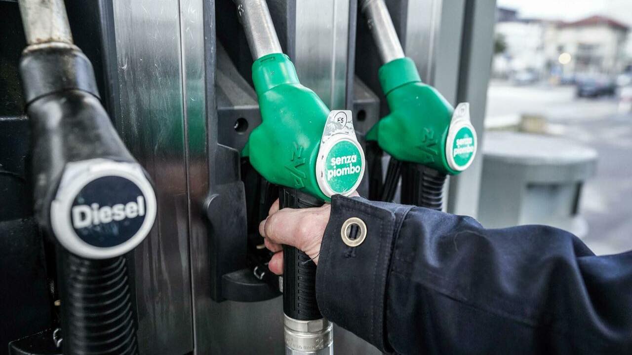 Prezzo del carburante al ribasso