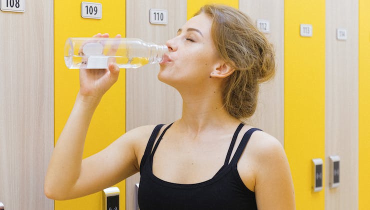 Bere acqua durante l'attività fisica