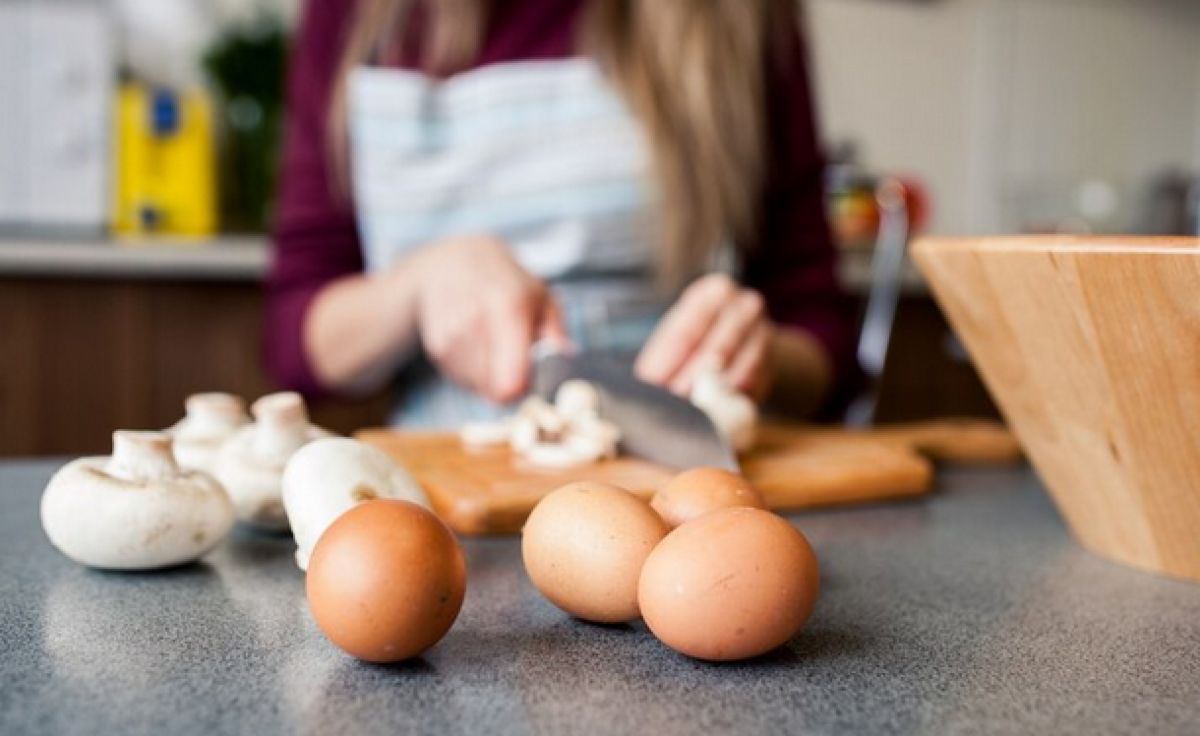 Comer dos huevos a la semana es muy malo: el motivo revelado por los médicos es inimaginable