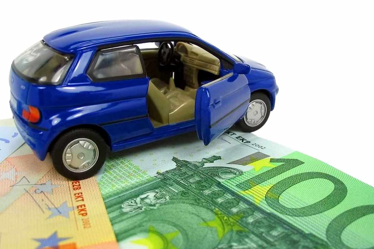 Assicurazione auto ferma